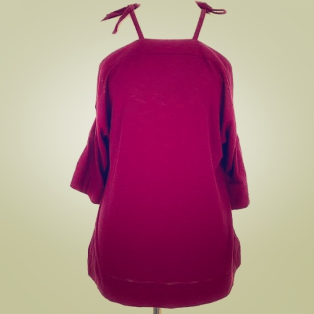 Cold shoulder tie top in fuchsia